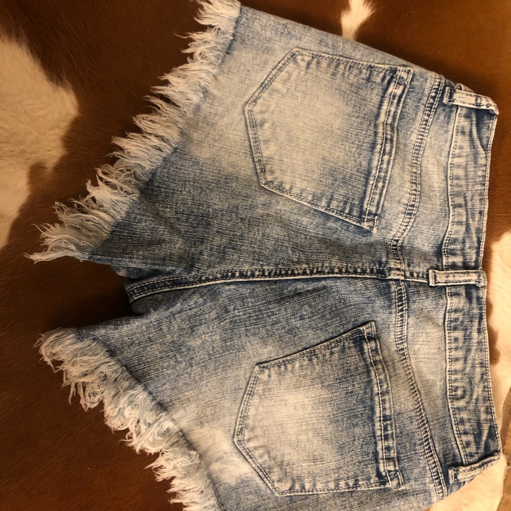 Mid rise denim frayed shorts